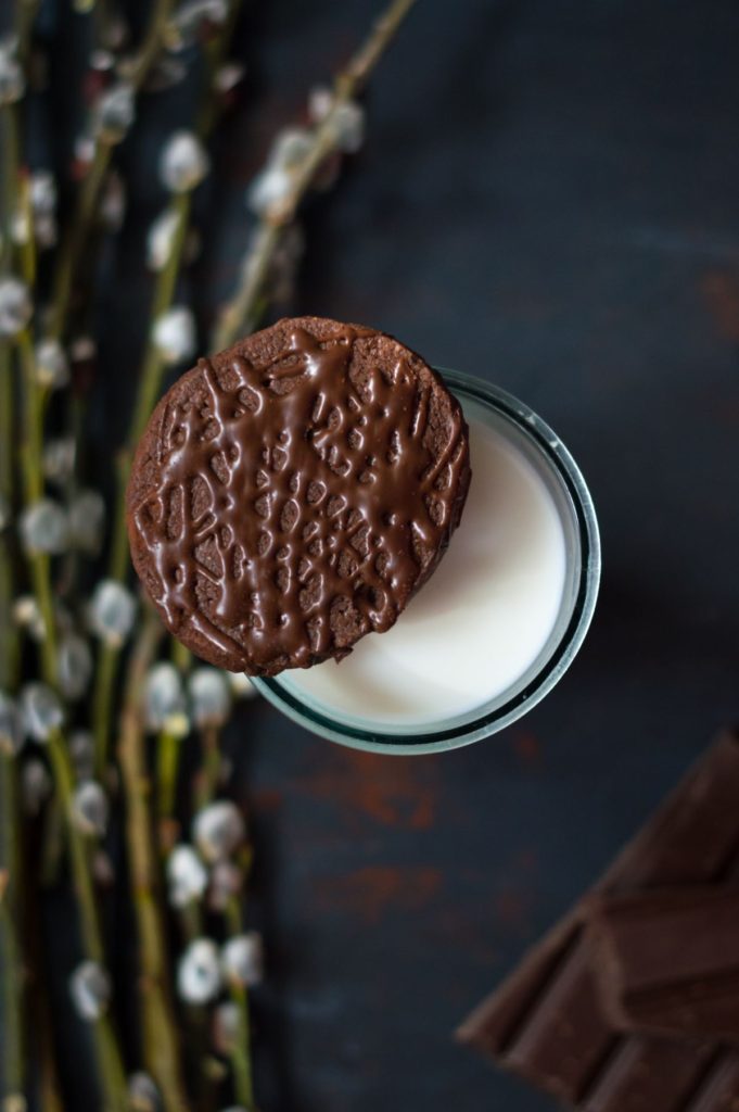 chocolate cookie with glass of milk