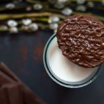 Chocolate cookie with glass of milk