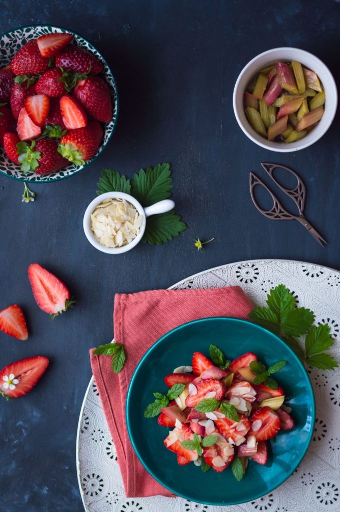 rhubarb and strawberry salad with mint and almond flakes