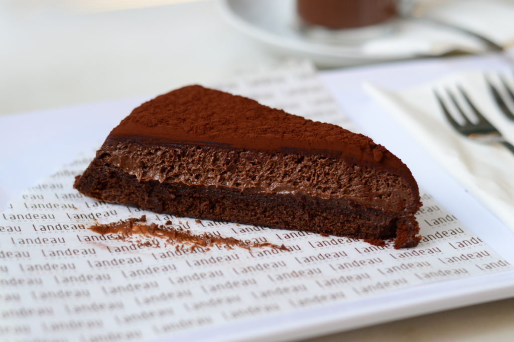 čokoladna mousse torta