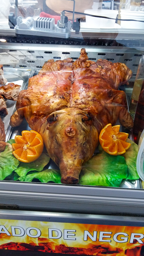 Pečena svinjetina izložena na portugalskom sajmu hrane