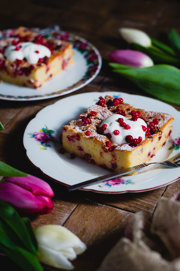 no measure yogurt cake cut into slices and served with greek yogurt.