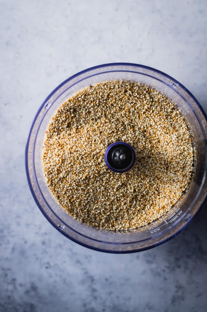 the step by step process of making tahini at home