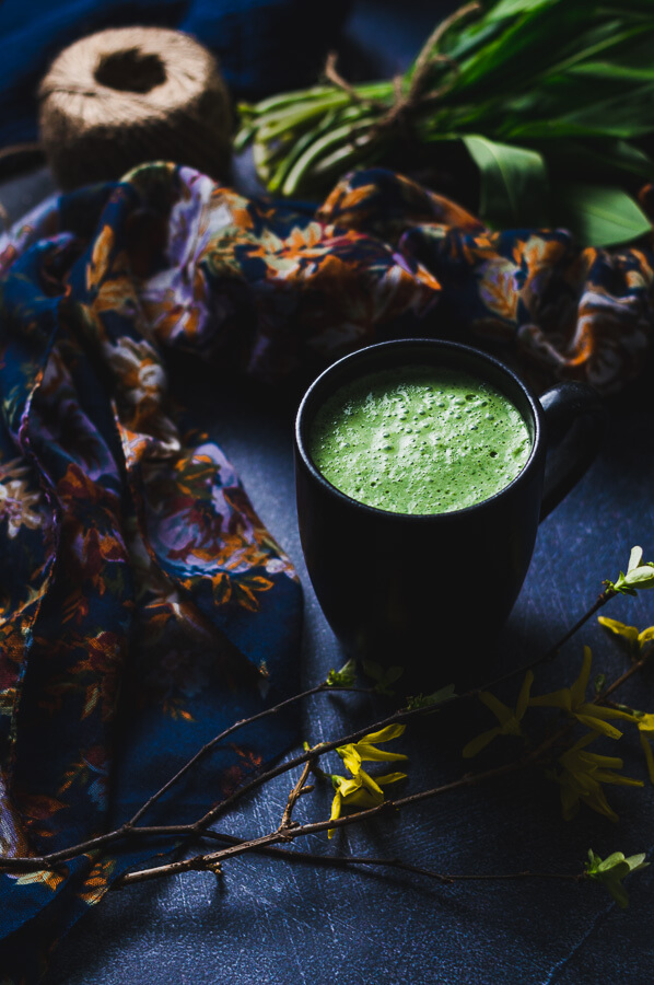 blended mixture of kefir milk and wild garlic leaves