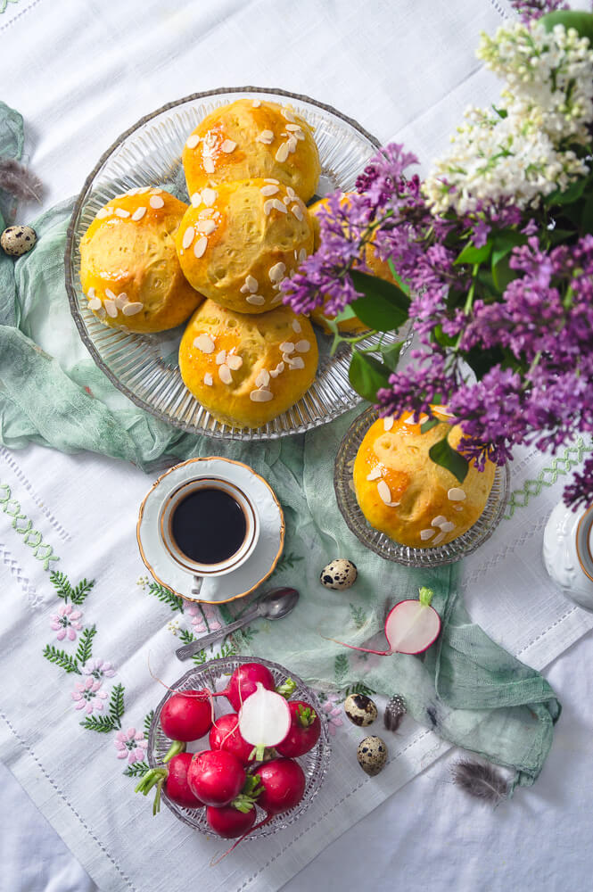 Pinca - soft and sweet Croatian Easter bread - Food and Mood