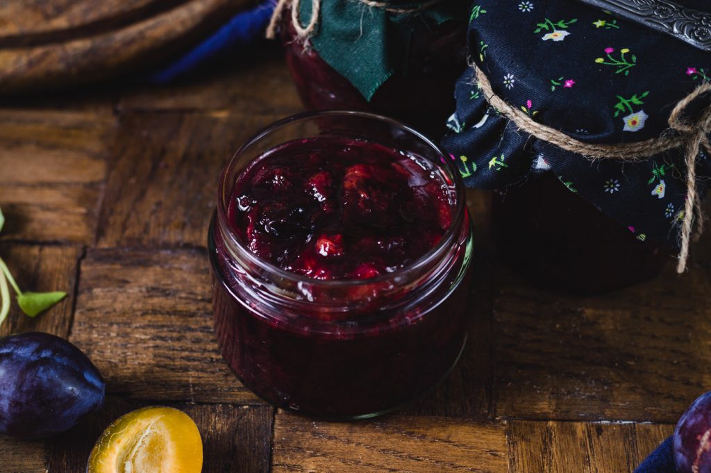 oven-roasted plum jam without added white sugar