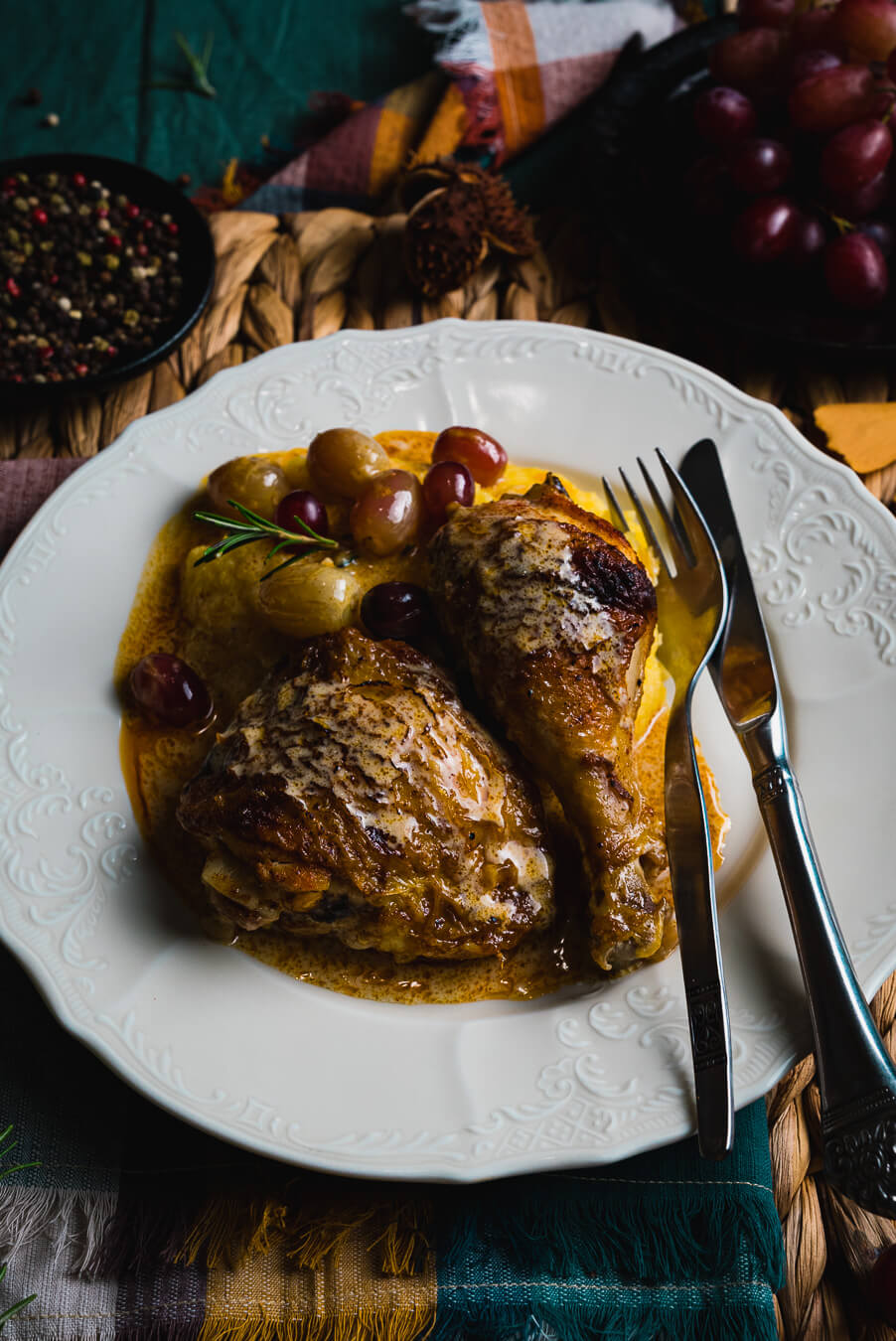 chicken in white wine sauce with grapes and rosemary