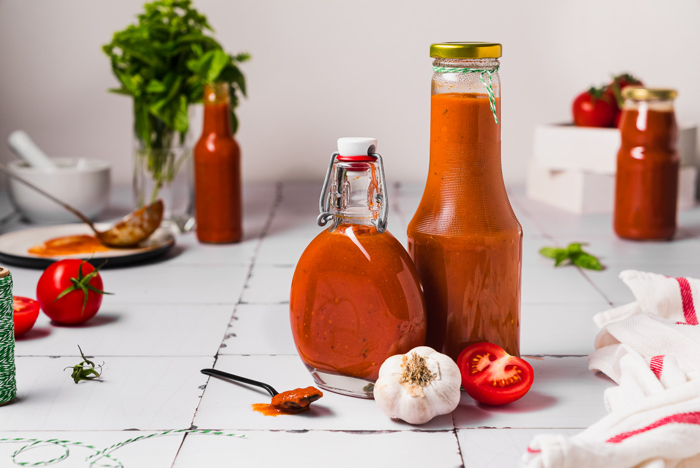 homemade tomato ketchup made from fresh tomatoes