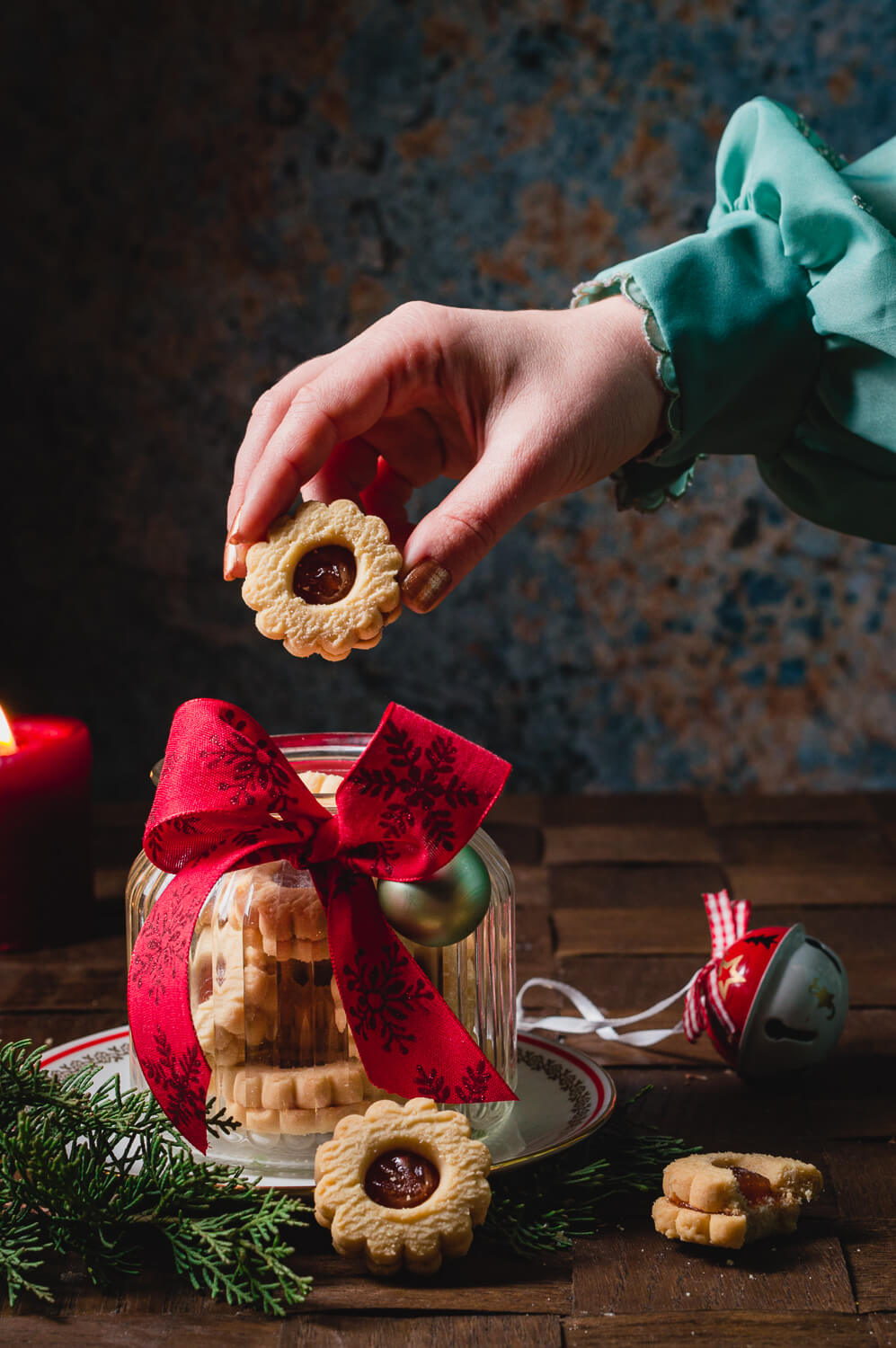 cookies in a Christmas jar - edible Christmas gifts