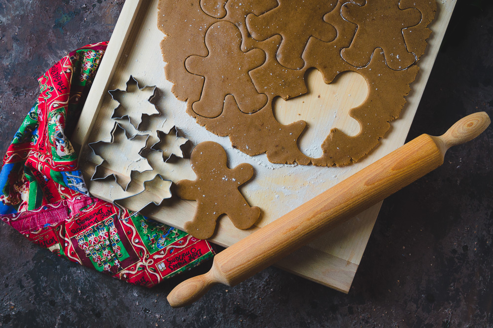 making of gingebread cookies