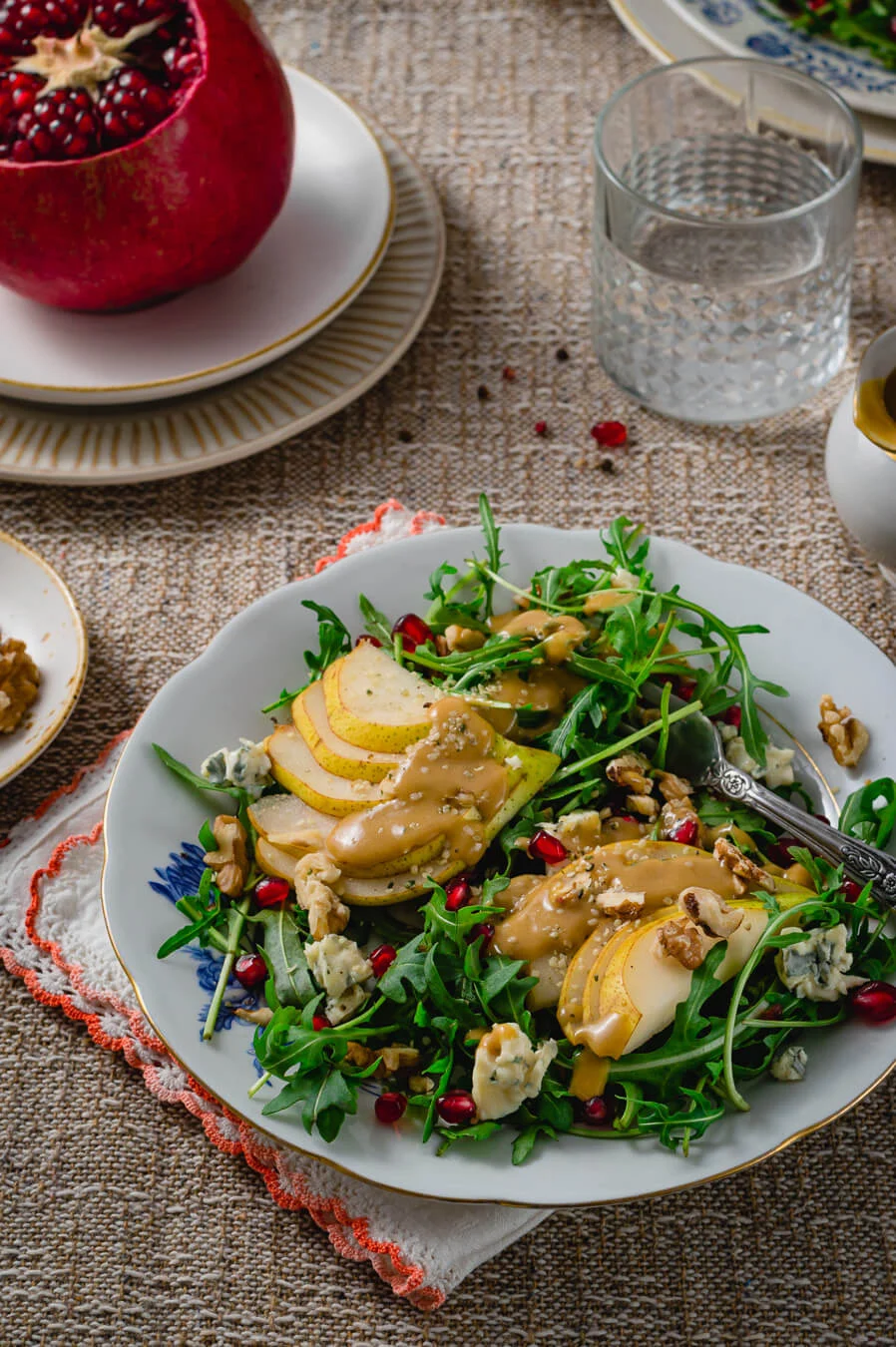 arugula and pear salad with blue cheese