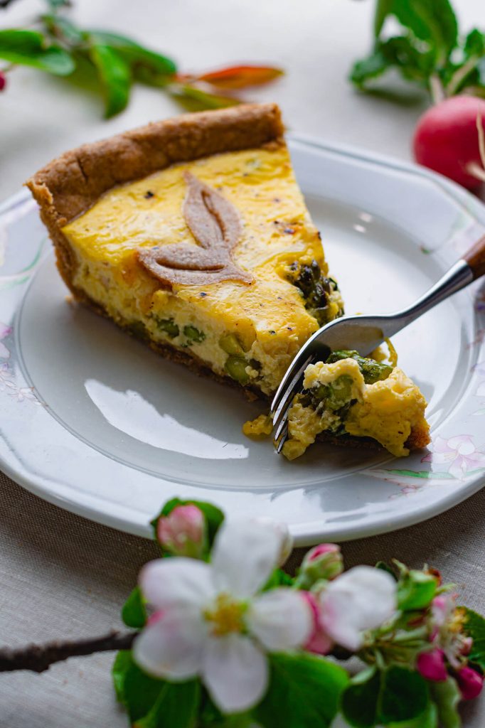 integralni quiche s lososom i šparogama